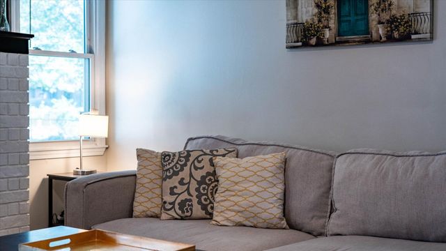 1637 W Wayland Street, Springfield, MO 65807