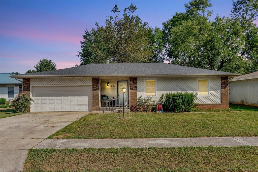 1637 W Wayland Street, Springfield, MO 65807