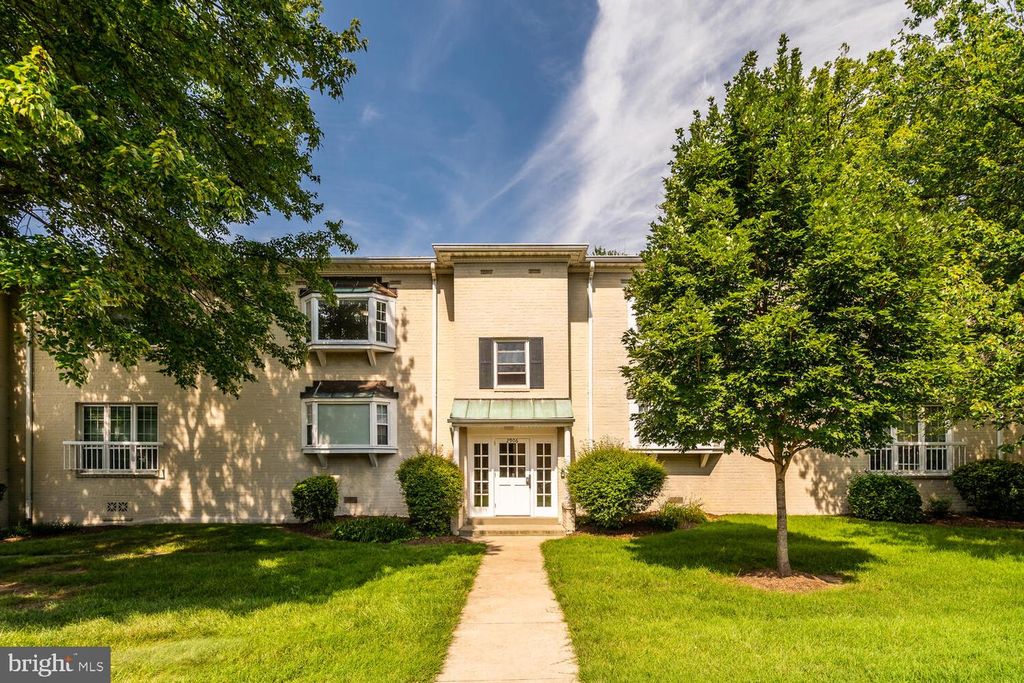 2906 PEYTON RANDOLPH DR #201, Falls Church, VA 22044