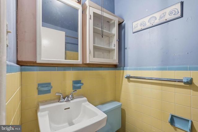 8033 TEMPLE RD, Philadelphia, PA 19150