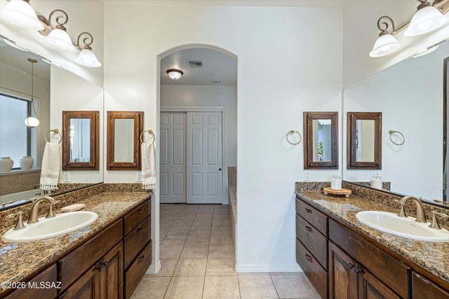 322 E Placita Haciendas Del Lago, Sahuarita, AZ 85629