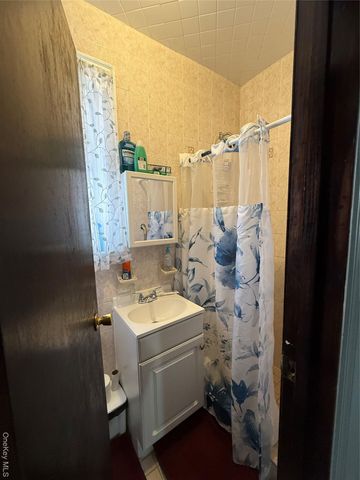 9021 189th Street, Hollis, NY 11423