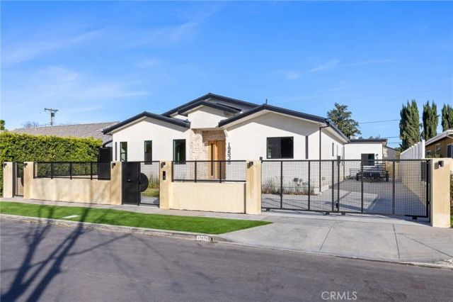 19539 Mobile Street, Reseda, CA 91335