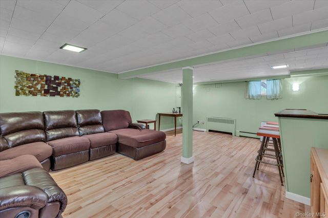 6 Longford Street, Huntington, NY 11743