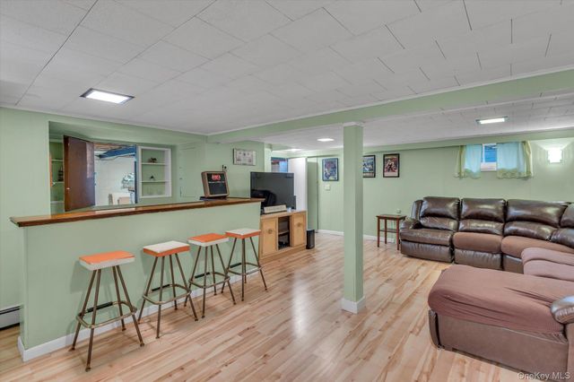 6 Longford Street, Huntington, NY 11743