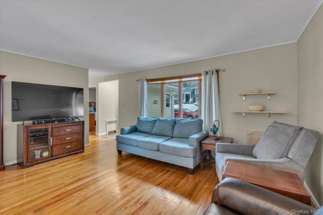 6 Longford Street, Huntington, NY 11743