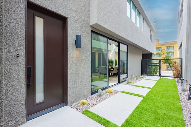 13 Promenade Isle Lane, Henderson, NV 89011