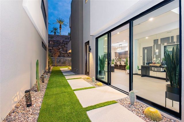 13 Promenade Isle Lane, Henderson, NV 89011