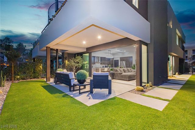 13 Promenade Isle Lane, Henderson, NV 89011