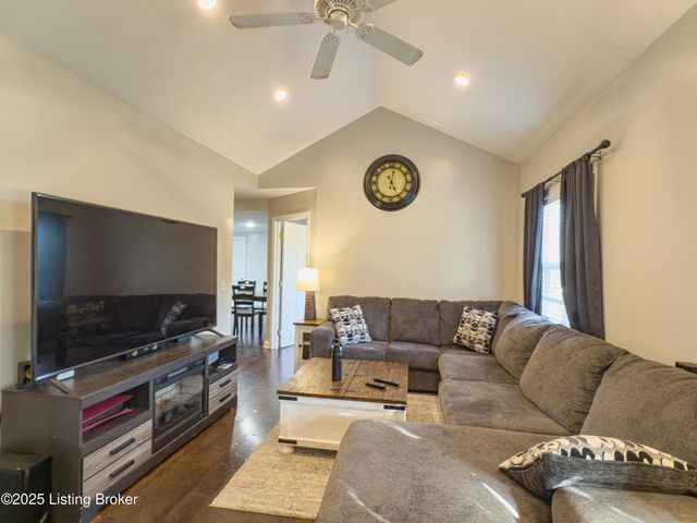 403 Hilltop Rd, Leitchfield, KY 42754