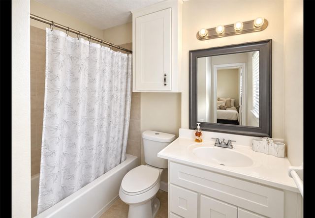 2114 S Yorktown Court S, League City, TX 77573