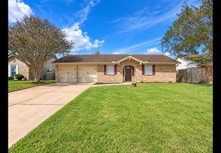 2114 S Yorktown Court S, League City, TX 77573