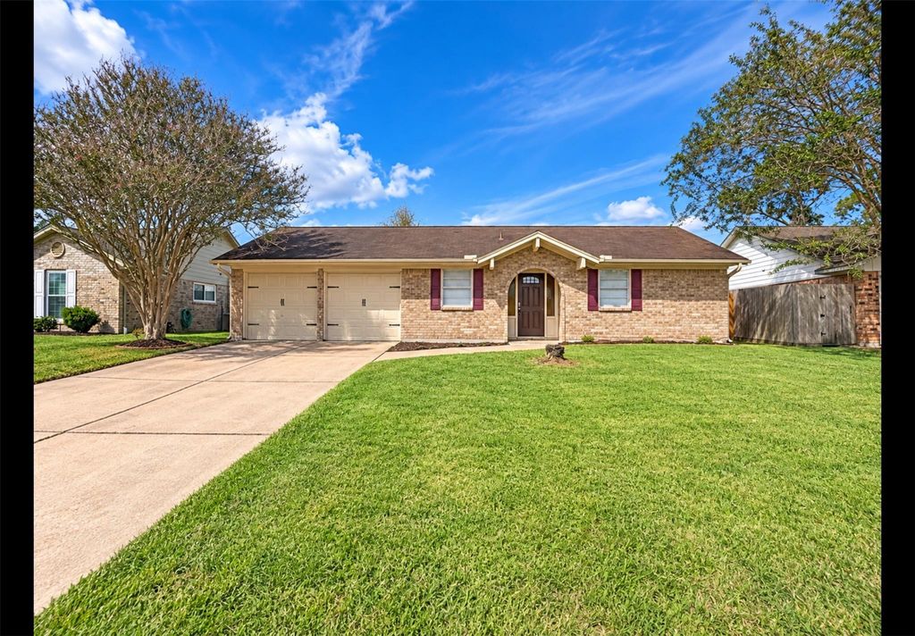2114 S Yorktown Court S, League City, TX 77573