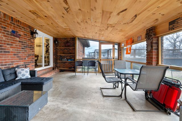 3197 Matts Hollow Rd, Manchester, TN 37355