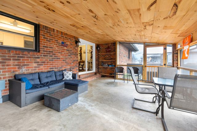 3197 Matts Hollow Rd, Manchester, TN 37355