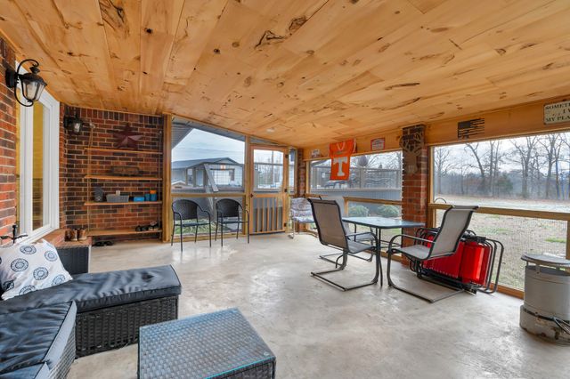 3197 Matts Hollow Rd, Manchester, TN 37355