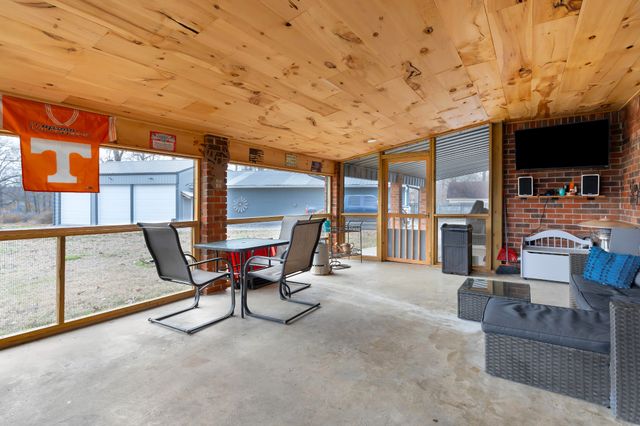 3197 Matts Hollow Rd, Manchester, TN 37355