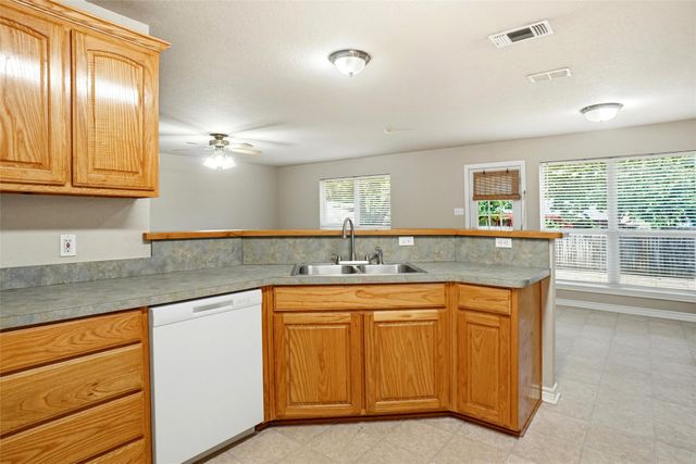 612 N Avenue C, Springtown, TX 76082