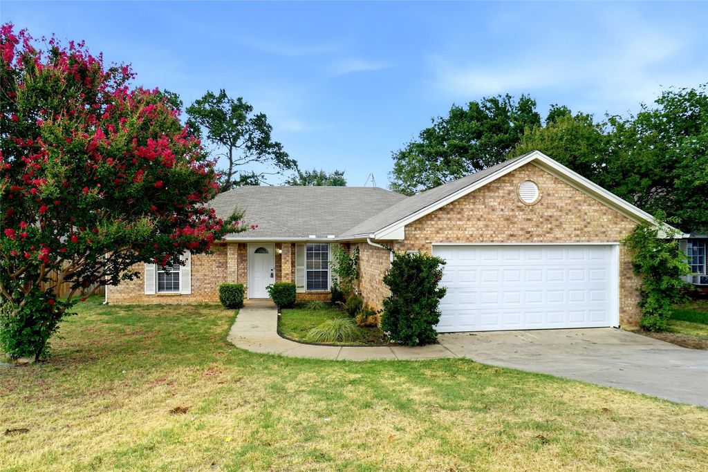 612 N Avenue C, Springtown, TX 76082