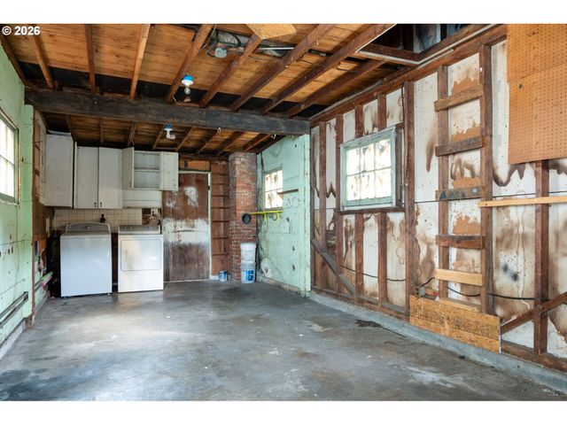 204 S VERNONIA Rd, St Helens, OR 97051