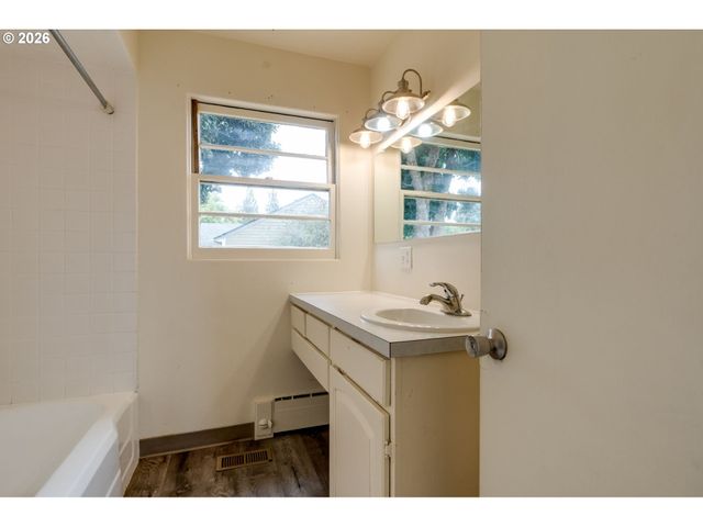 204 S VERNONIA Rd, St Helens, OR 97051