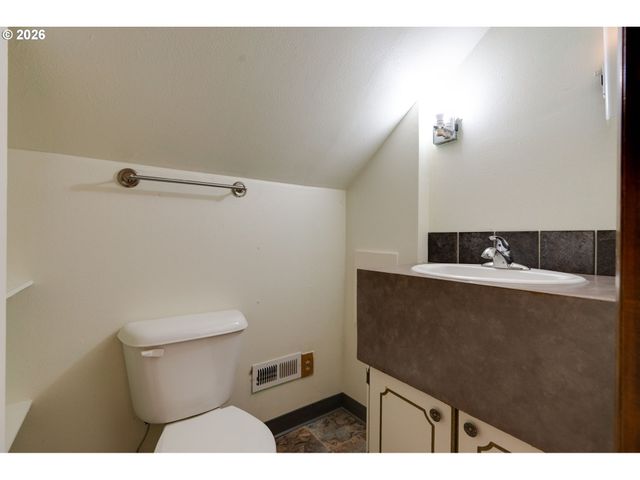 204 S VERNONIA Rd, St Helens, OR 97051