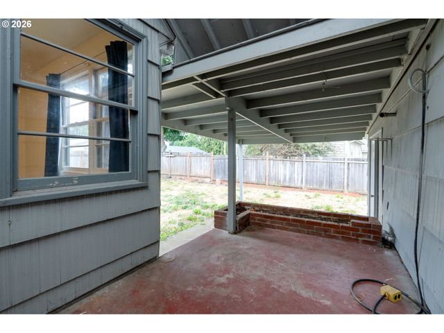 204 S VERNONIA Rd, St Helens, OR 97051
