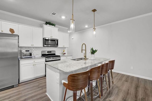 736 Woodstock Grove Drive, Woodstock, GA 30188