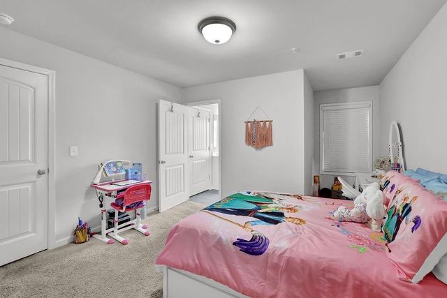 736 Woodstock Grove Drive, Woodstock, GA 30188