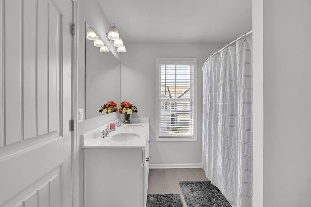 736 Woodstock Grove Drive, Woodstock, GA 30188