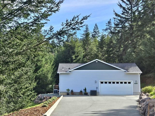 98205 SUNFOREST Ct, Brookings, OR 97415
