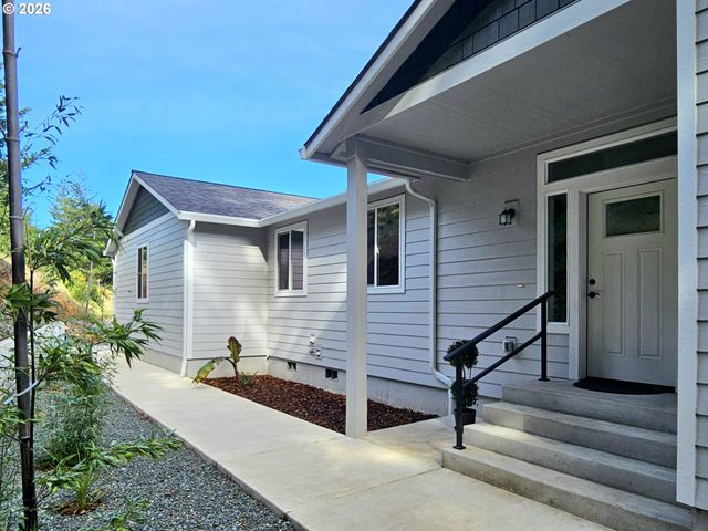 98205 SUNFOREST Ct, Brookings, OR 97415
