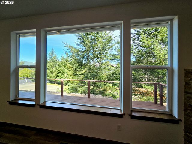 98205 SUNFOREST Ct, Brookings, OR 97415