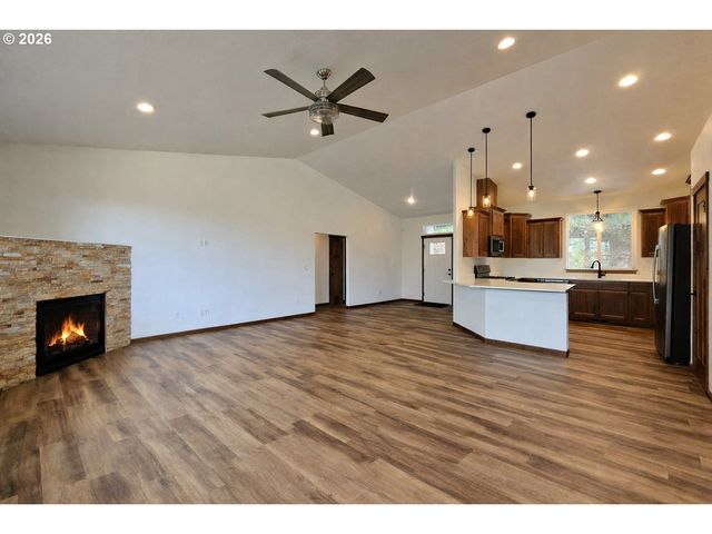 98205 SUNFOREST Ct, Brookings, OR 97415