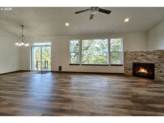 98205 SUNFOREST Ct, Brookings, OR 97415