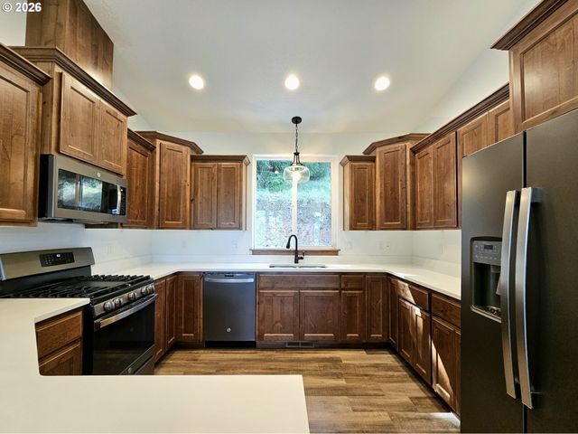 98205 SUNFOREST Ct, Brookings, OR 97415