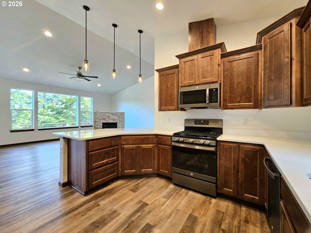 98205 SUNFOREST Ct, Brookings, OR 97415