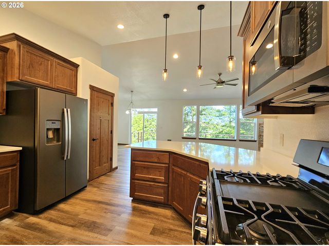 98205 SUNFOREST Ct, Brookings, OR 97415