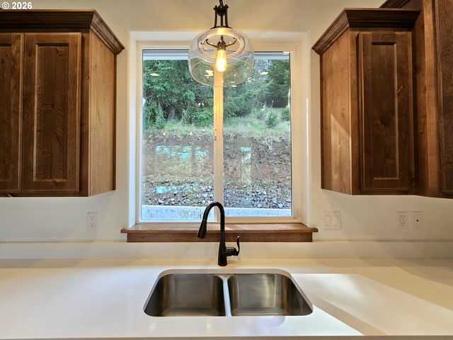 98205 SUNFOREST Ct, Brookings, OR 97415