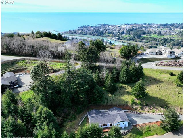 98205 SUNFOREST Ct, Brookings, OR 97415