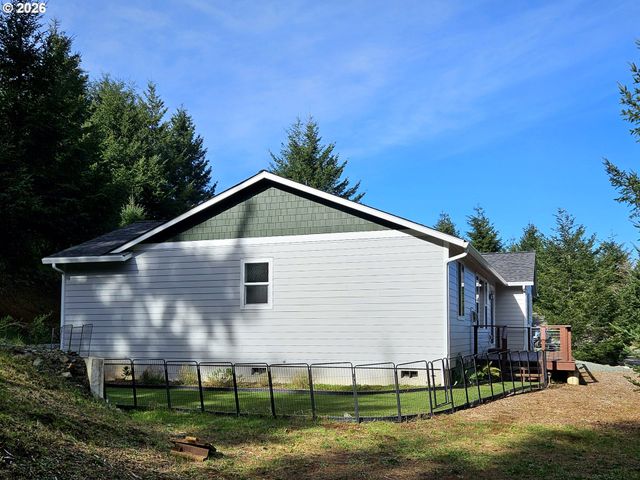 98205 SUNFOREST Ct, Brookings, OR 97415