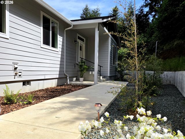 98205 SUNFOREST Ct, Brookings, OR 97415