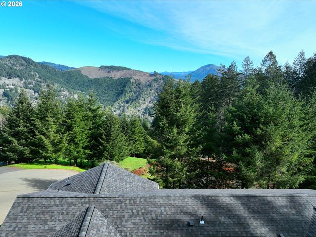 98205 SUNFOREST Ct, Brookings, OR 97415