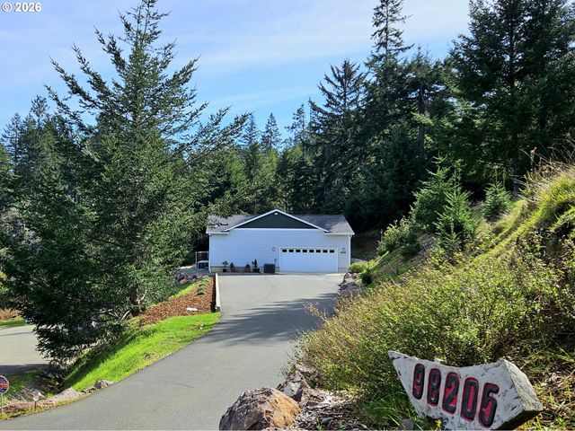 98205 SUNFOREST Ct, Brookings, OR 97415