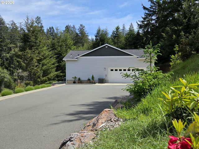 98205 SUNFOREST Ct, Brookings, OR 97415
