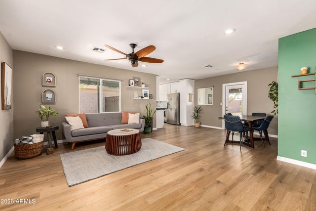 2429 E INDIANOLA Avenue, Phoenix, AZ 85016