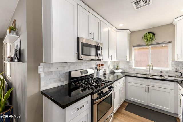 2429 E INDIANOLA Avenue, Phoenix, AZ 85016