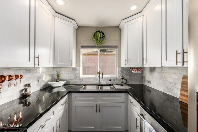 2429 E INDIANOLA Avenue, Phoenix, AZ 85016