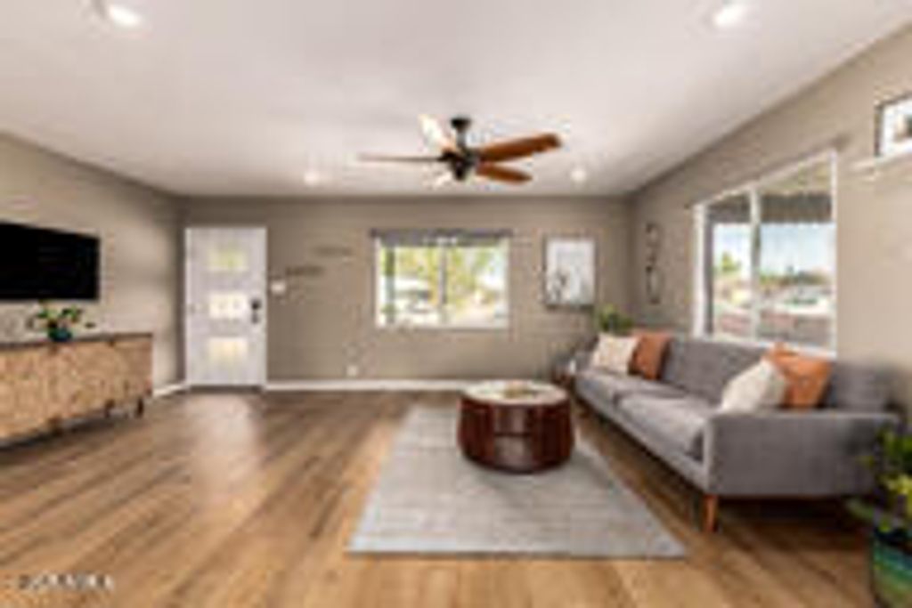 2429 E INDIANOLA Avenue, Phoenix, AZ 85016