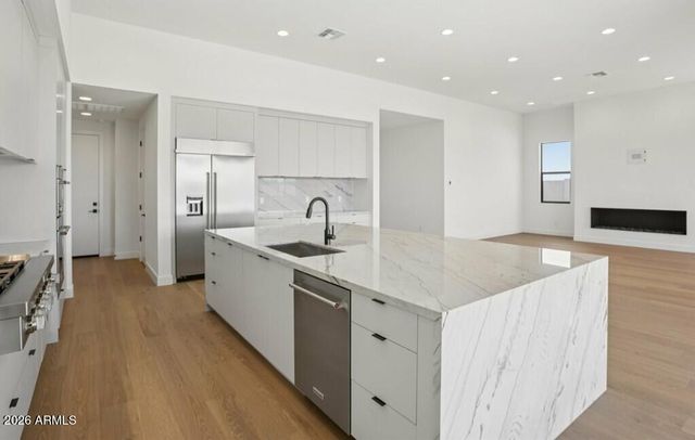 2331 E AQUARIUS Place, Chandler, AZ 85249